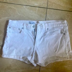 White gap shorts, size 28